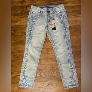 New with tags Laurie Felt Classic Embroidered Slim Leg Jeans Size 8